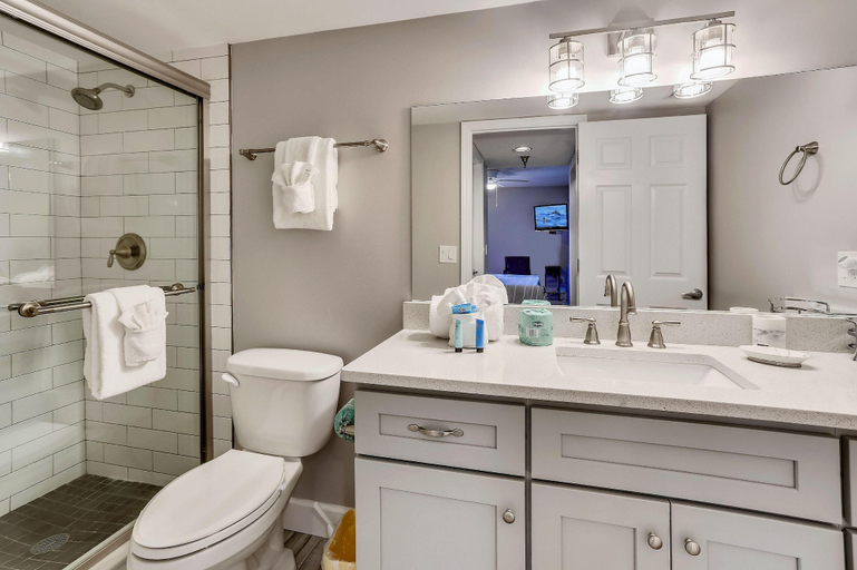 Bathroom 3, Emerald Isle 103, Pinellas