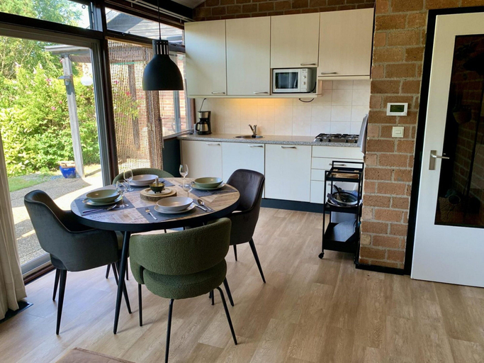 Dining 5, Bungalow in Dune Area of Sint Maartenszee, Zijpe