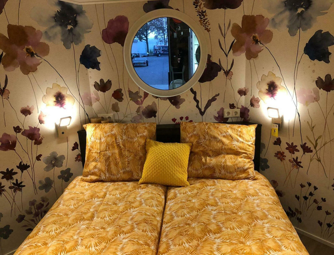 Room 3, Charming 5-person Bee Lodge in the Woods, Hardenberg