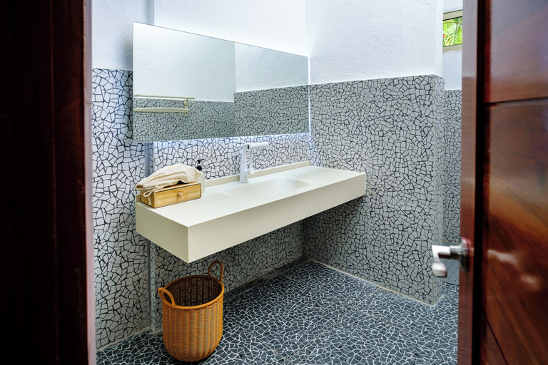 Bathroom 5, Seapearl of Alona, Panglao