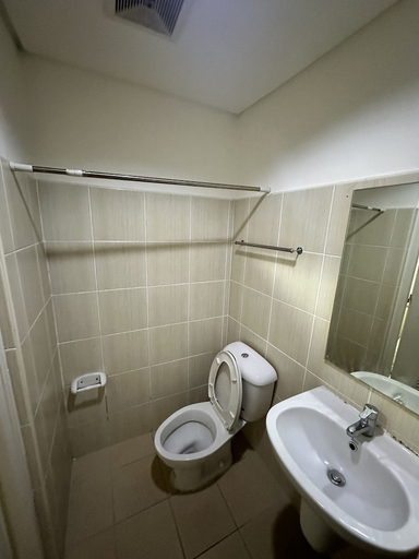 Bathroom 3, EMBASSYPOD 28, Manila City