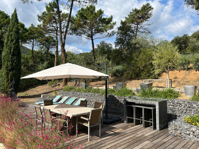 Balcony 2, Villa in La Mole With Private Pool, Var