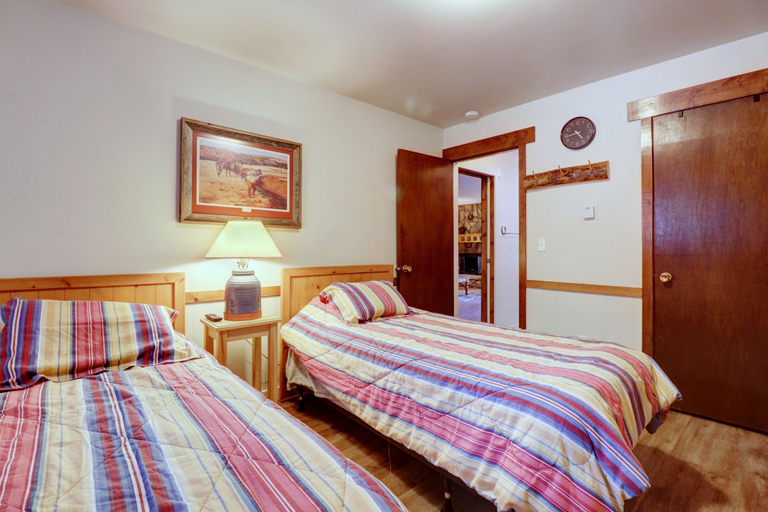 Room 2, A106 Lake Cliffe 2 Bedroom Condo, Summit