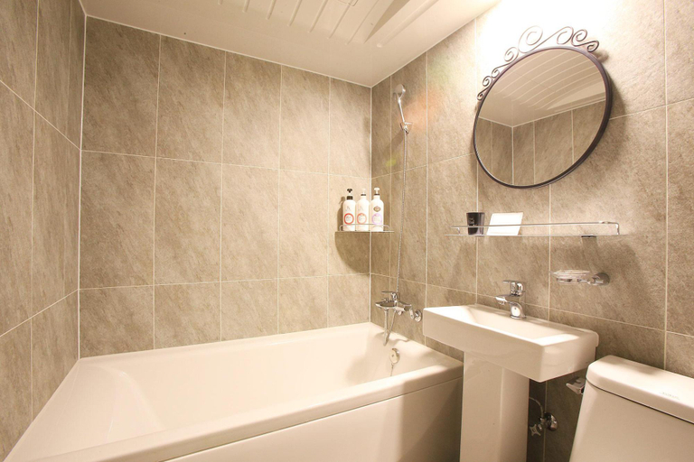 Bathroom 3, Shinchon Brown Dot Shinchon Branch, Seodaemun