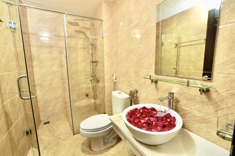Bathroom, Royal Hotel II, Hoài Đức