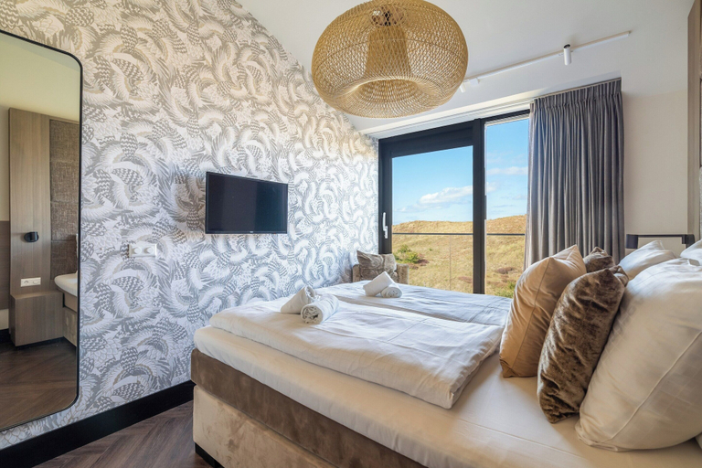 Room 2, Lavish Apartment With Private Sauna, Zijpe