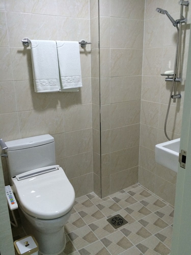 Bathroom 3, Busan Central Hotel, Yeonje