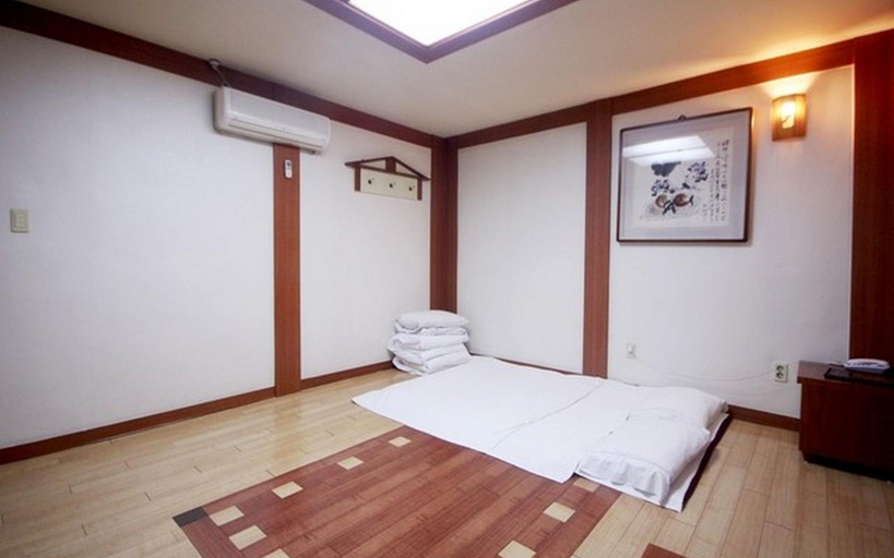 Bedroom 4, Pohang Yeongildae Pacific, Pohang