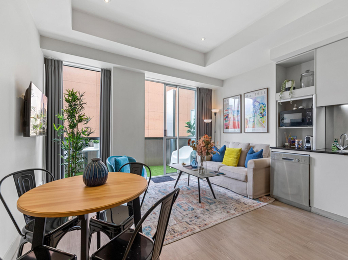 5, Sophisticated CBD 2-Bed Apartment by Yarra River, Melbourne