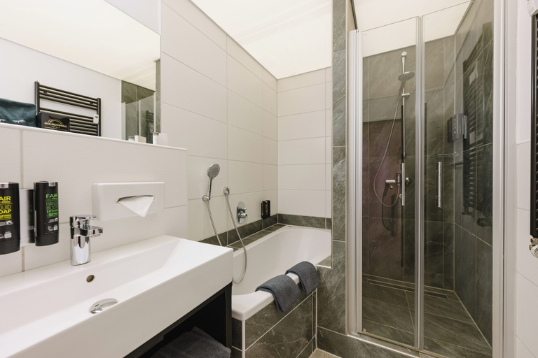 Bathroom 4, Hotel Kaiserhof, Karlsruhe