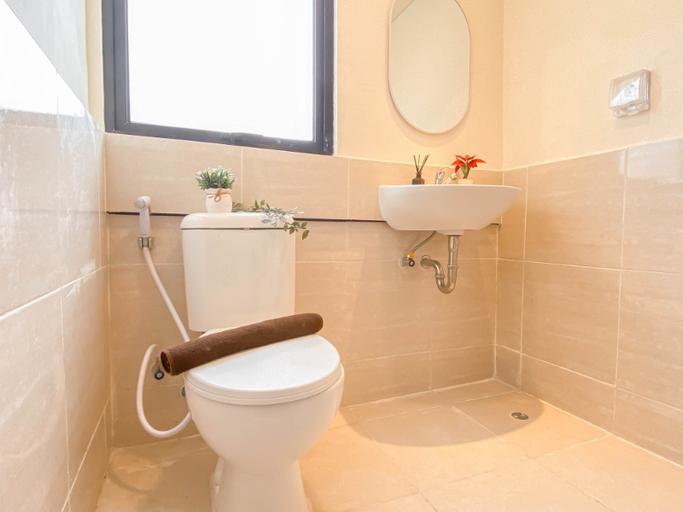 Bathroom 5, Nice and Comfortable 2BR Apartment Meikarta By Travelio, Cikarang