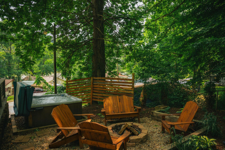 Room 3, Lakefront Hilltop Cabin Hot tub Firepit, Morgan