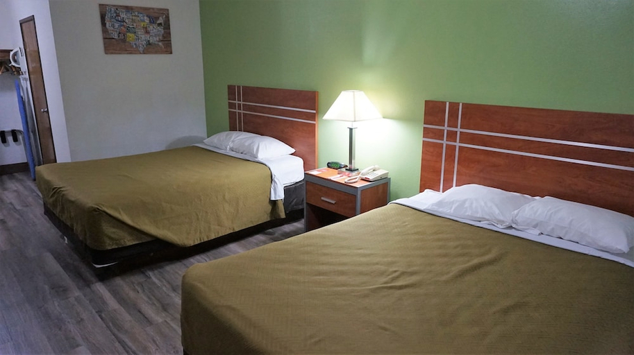 Bedroom 3, Econo Lodge Inn & Suites Pekin - Peoria Area, Tazewell