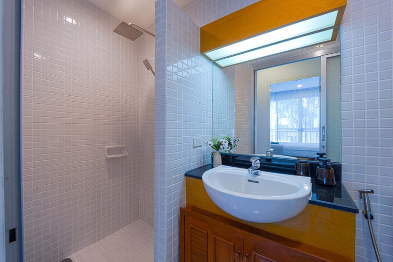 Bathroom 2, 2 Bedroom in Prime Location BSRS, Hua Hin