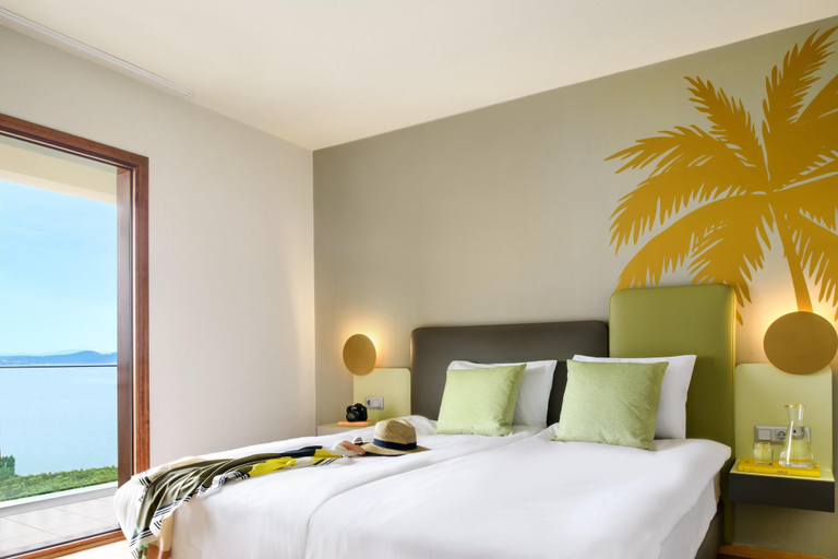 Bedroom 4, Akrathos Beach Hotel, Central Macedonia