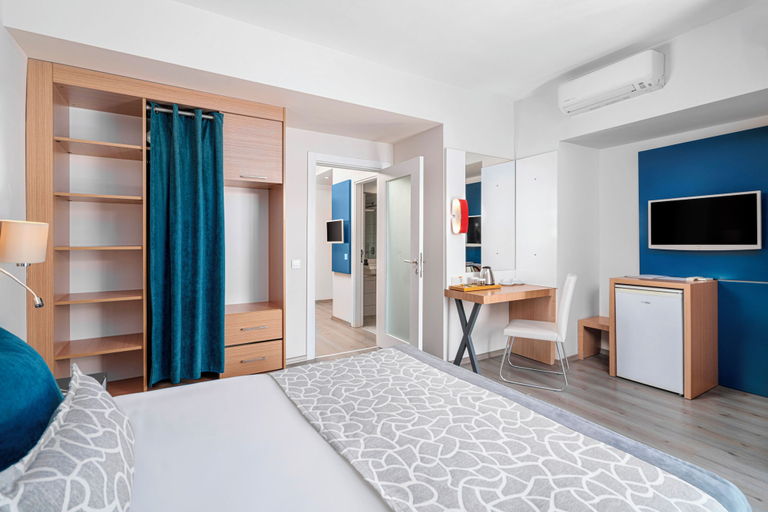 Bedroom 4, Avena Resort & Spa Hotel - All Inclusive, Alanya