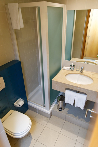 Bathroom 4, Marina Club Lagos Suite Hotel, Lagos