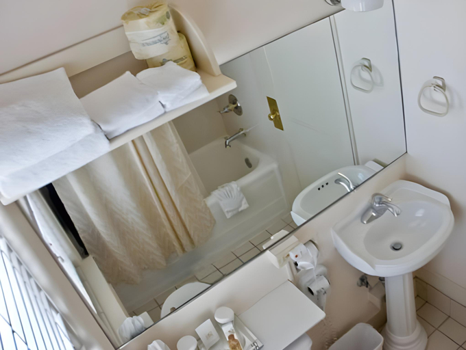 Bathroom, Historic Anchorage Hotel, Anchorage