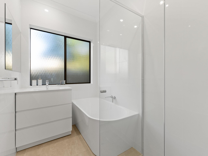 2, Stylish 3-Bed House Close to Attractions, Adelaide
