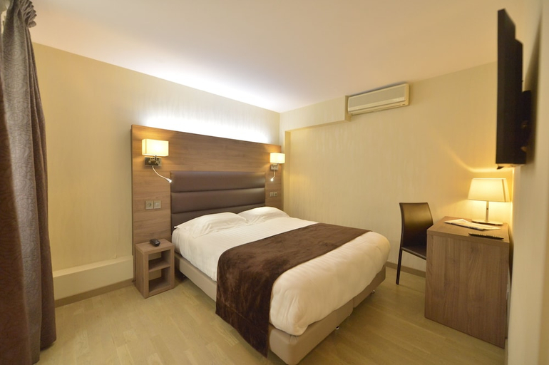 Bedroom 2, Hotel Renoir*** Paris Montparnasse, Paris