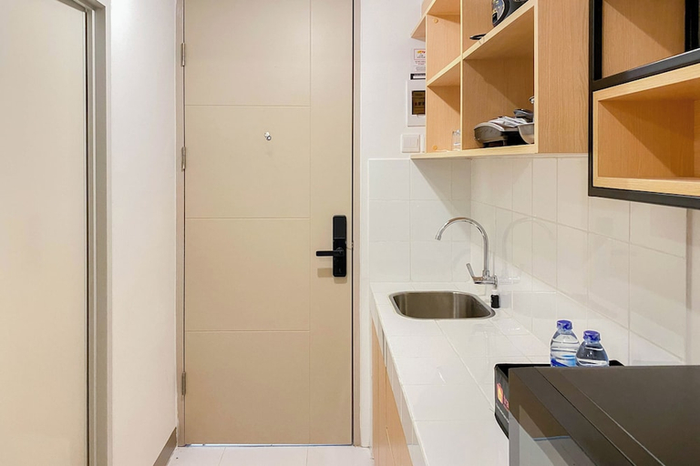 Bathroom 3, Simple And Cozy Stay Studio Tokyo Riverside Pik 2 Apartment, Tangerang