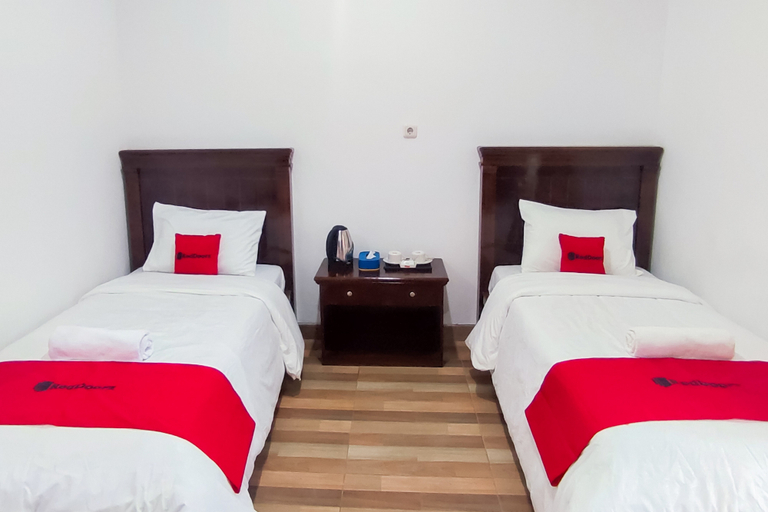 Bedroom 2, RedDoorz Plus Syariah @ Rizano Homestay Batu Sangkar, Tanah Datar
