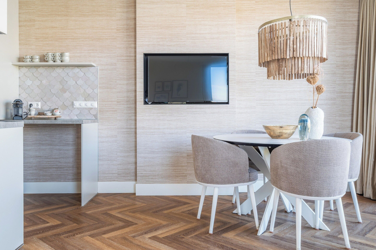 Dining 5, Apartment With a Balcony and Dune Views, Zijpe