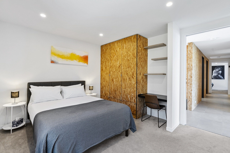 Room 2, Stylish Home With Outdoor Area & Spectacular Views, Sorell