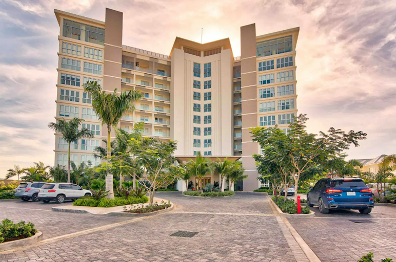 Room 5, Exclusive Oceanfront Residence Condo at Soleil Residences