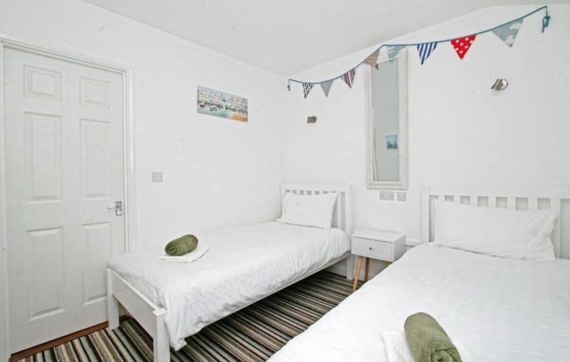 Room 4, Atlantic Reach Cozy 2-bed With Parking, Cornwall