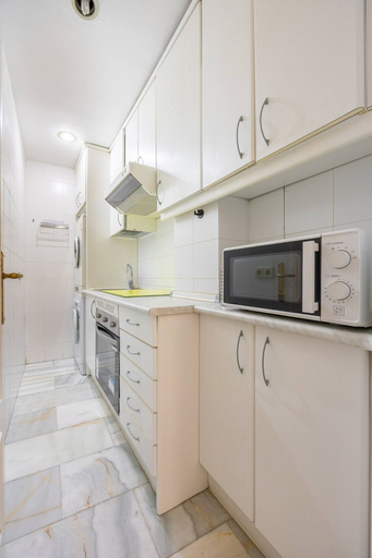 Room 2, Cozy Apartment in La Latina Perfect for Work or Study, Madrid