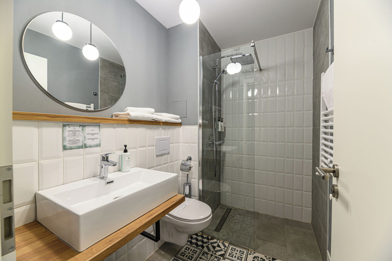 Bathroom 4, Johann Strauss, Municipiul Bucuresti