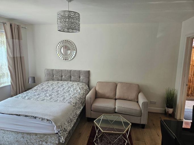 Others 3, Lovely Studio in Town Centre, Reading