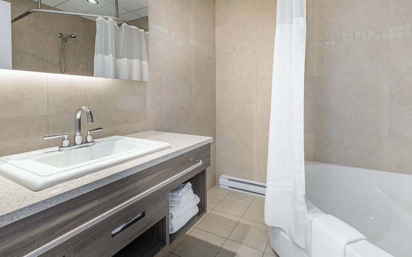 Bathroom 5, Hotel Montfort Nicolet
