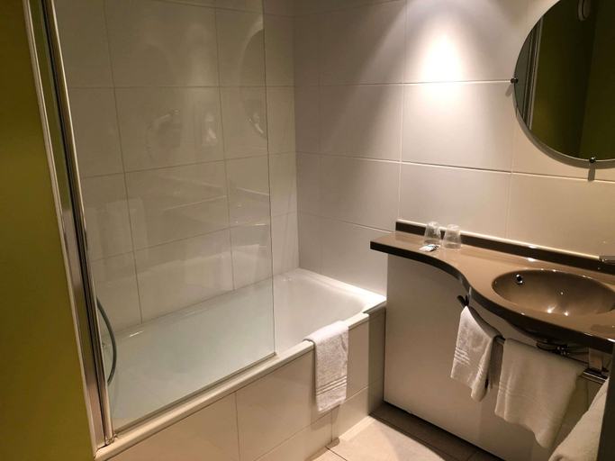Bathroom, Mercure Reims Parc des Expositions, Marne