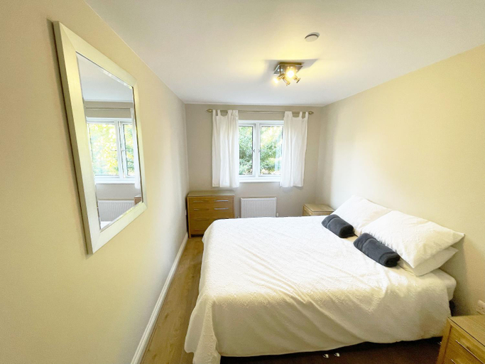 Bedroom 2, Travaal - A 2 Bedroom Apartment Farnborough, Hampshire