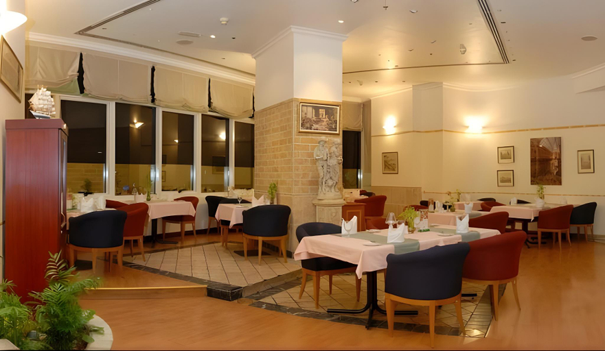 Food & Drinks 4, Grand Continental Hotel, Abu Dhabi City