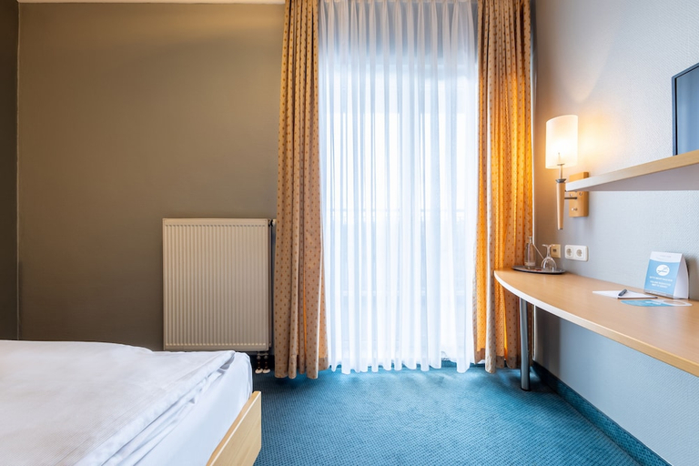 Bedroom 4, Trip Inn Hotel Conti, Köln
