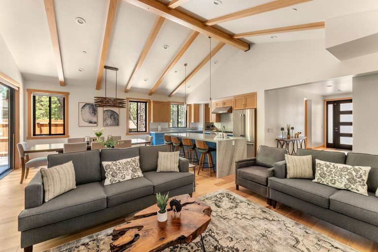 Living area 3, 34 - The Maple Crest 5 Bedroom Home, San Bernardino