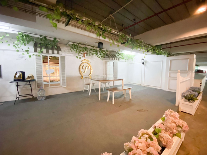 Food & Drinks, Restful And Tidy Studio At Paltrow City Apartment, Semarang