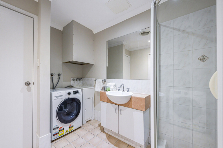 Bathroom 4, Central East Perth Flat With Pool & Gym Access, Perth