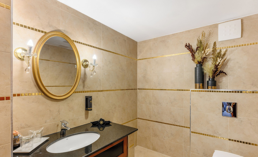 Bathroom 5, Hotel Divinus, Debrecen