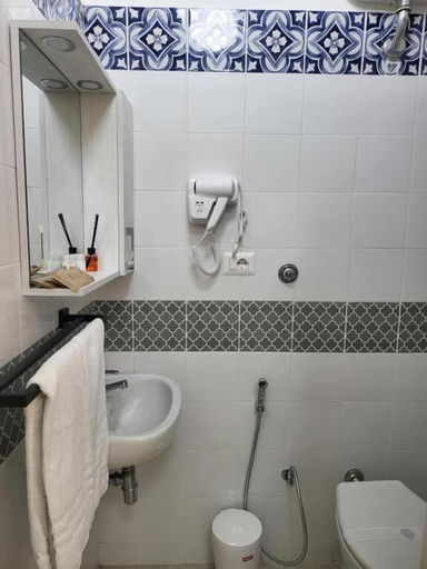 Bathroom 5, Rome Jubilee Stays, Rome