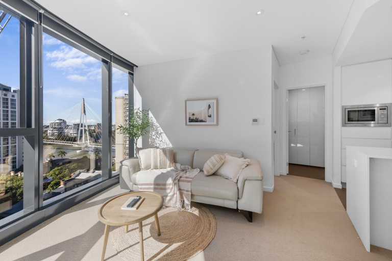 Living room 3, Stylish 1-bed Apartment in Heart of Brisbane, Brisbane