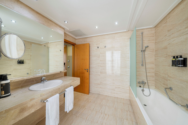Bathroom 4, Eurostars Rey Alfonso X, Ciudad Real