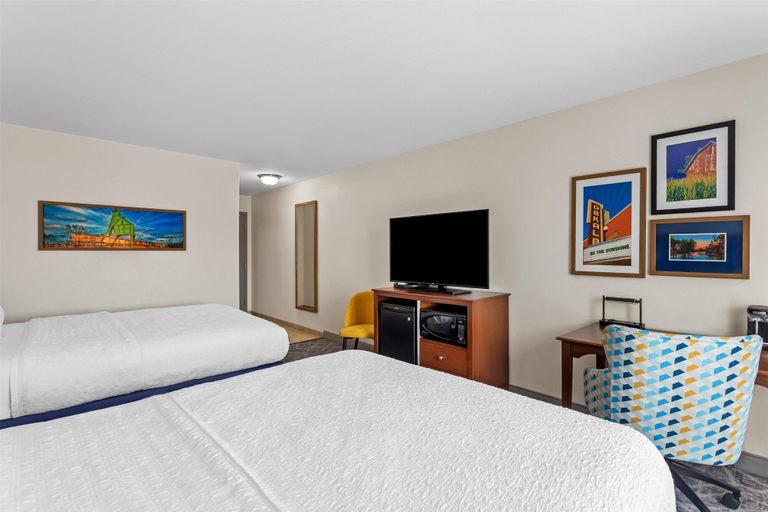Bedroom 3, Hampton Inn DeKalb, IL, De Kalb