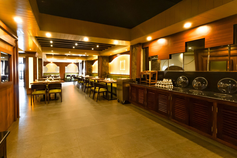 Food & Drinks 5, Sumitel Queens Yard, Darjiling