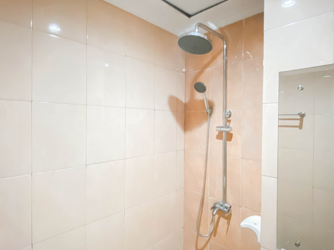 Bathroom 5, Studio at Apartment Margonda Residence 2 near UI By Travelio, Depok
