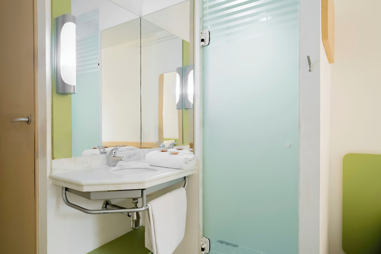 Bathroom 5, ibis budget Sao Paulo Paraiso, São Paulo