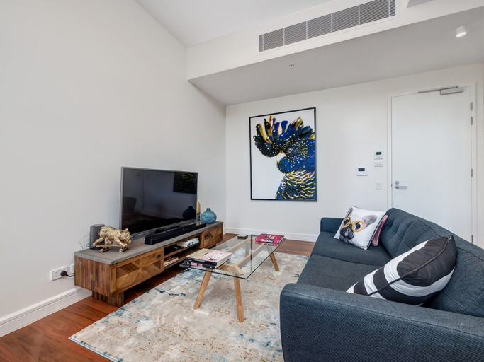 Others 5, Inner-city Apartment Minutes Walk to Dining Hubs, Sydney